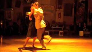 Dominic Bridge & Veronica Toumanova bailando un Vals en La Catedral (Buenos Aires)