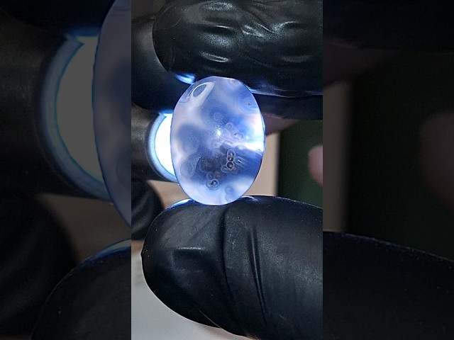 عقيق رائع بتشكيل طبيعي مبهر موثق مفحوص بشهادة مختب...