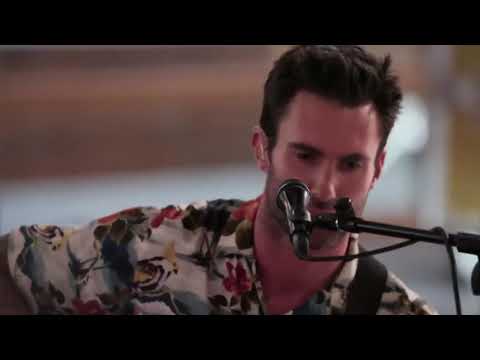 Sensacional dueto Lookin' Out My Back Door - Adam Levine & John Fogerty Creedence Clearwater Revival