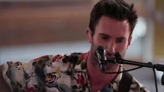 Sensacional dueto Lookin&#39; Out My Back Door - Adam Levine &amp; John Fogerty Creedence Clearwater Revival