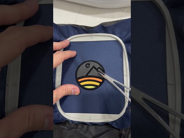 Vídeo relacionado con Gemelolandia | Parche Bordado Termoadhesivo Bandera de España y Cruz de Borgoña con el Sagrado Corazón - Edición Limitada - 7 x 4,5 cm - Ideal para mochilas y ropa