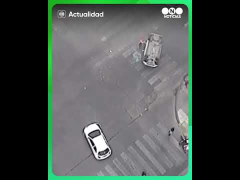 Choque con vuelco de uno de los autos