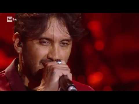 L'omaggio di Fabrizio Moro con "Tu non mi basti mai" -  Una storia da cantare 23/11/2019