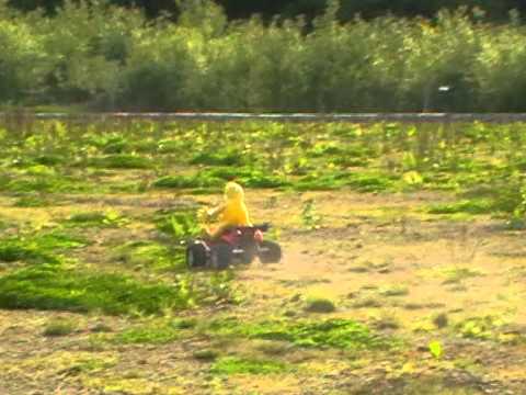 Flat Eric fährt Bobby Car / Flat Eric drive Bobbycar