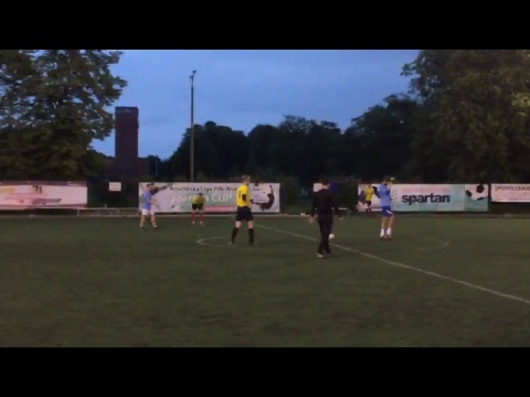 17.05 The Crazy Gang (żółte) - Gumzamet Fidasz (błękitne)