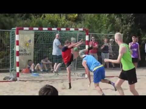 Twee dagen strandhandballen om het Nederlands kampioenschap bij Biddinghuizen Twee dagen strandhandballen om het Nederlands kampioenschap bij Biddinghuizen