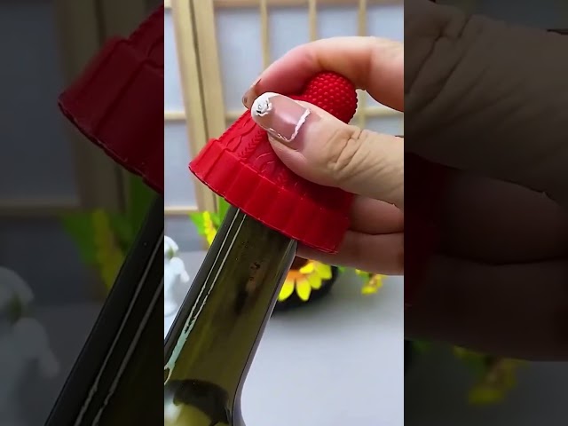 Vídeo relacionado con 4 cierres de silicona para botella, adaptador antigoteo, accesorio a prueba de fugas, accesorio de repuesto para botellas, accesorio para botellas para niños, tapón universal