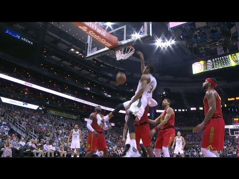 Giannis Spins Past Defender, Finishes Dunk in Traffic | 01.15.17