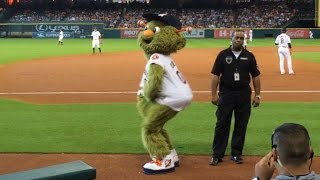 LAD@HOU: Astros mascot Orbit sways to Beyonce&#39;s &#39;Single Ladies&#39;