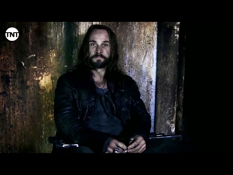 Falling Skies Season 4 (Behind the Scene 'Pope')