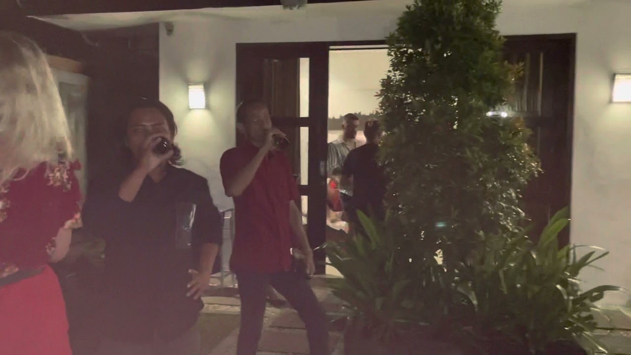 Easy on me Adele, Debby Debora