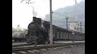 preview picture of video 'Chinese steam - C2 #07 departs Yuejin after a lengthy stop, Shibanxi 2006'