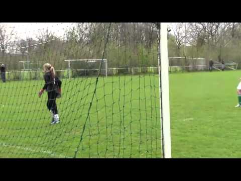 201304-27 - Pesse D1 - FC Meppel D1 2-3 - Joost scoort