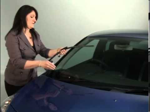 CLIO : Front wiper replacement