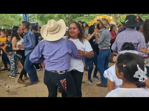 Y ASÍ BAILAN EN EL TANQUE SAN JUAN TECUACO SANTA ROSA