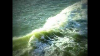 preview picture of video 'The waves of Arabian Sea (टूटती बनती अरब सागर की लहरें)'