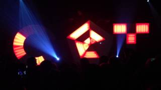 Com Truise - Cyanide Sisters