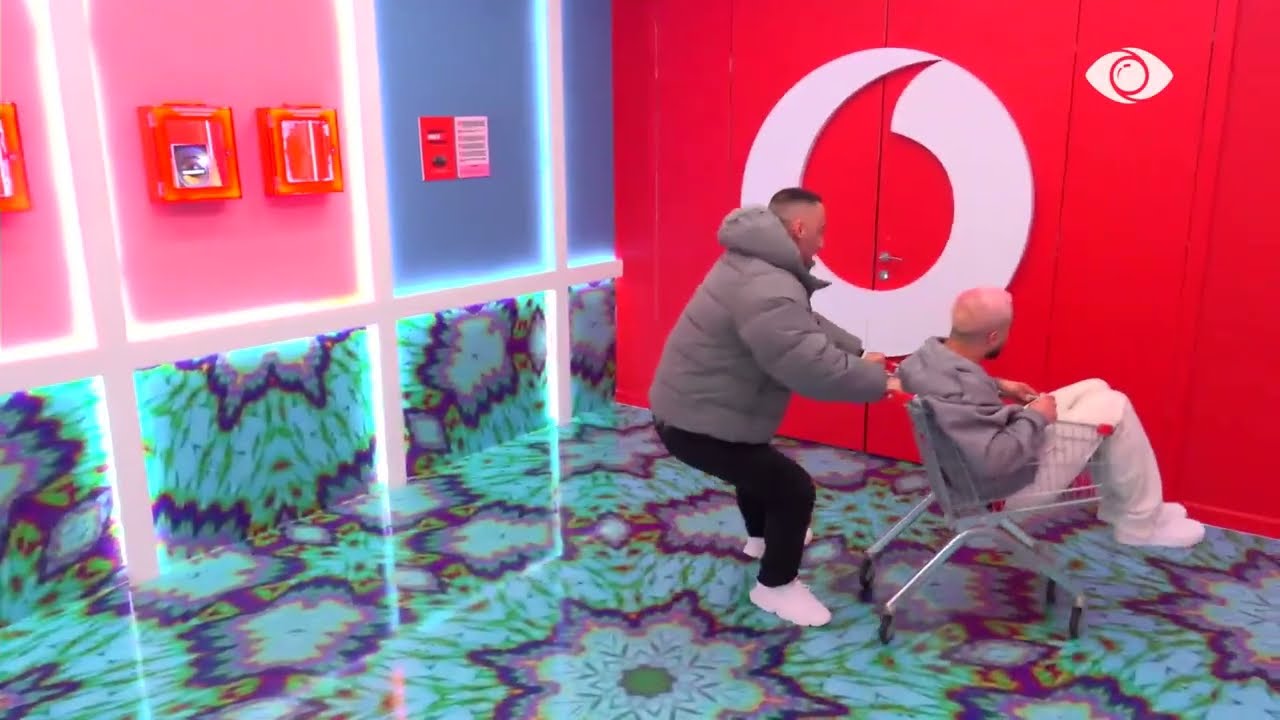 Momente gazmore, G Bani shtyn Gjestin me karrocë