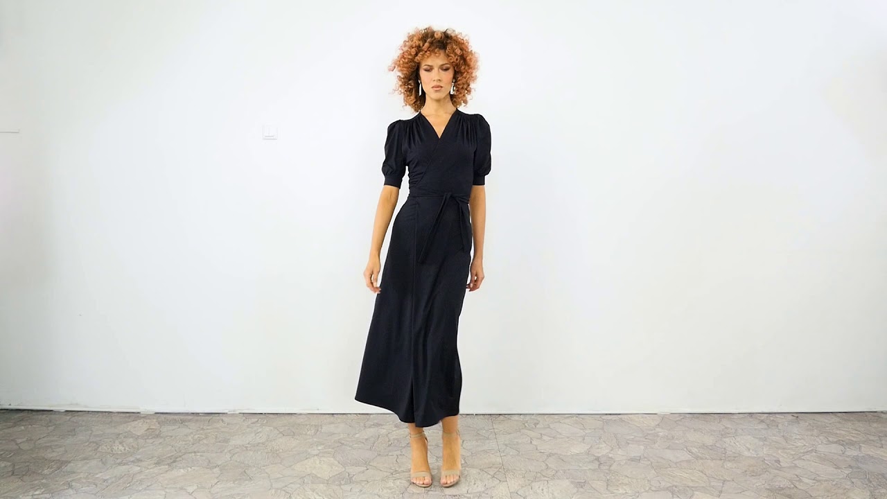 czarna sukienka midi