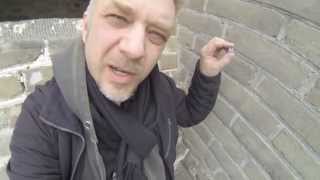 mažiausias plakatas didžiausioje vietoje