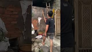 Download lagu Prank temen di kamar mandi #shorts mp3