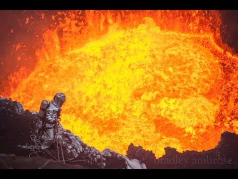 A 30 metri dalla lava del vulcano