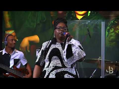 Glorified- No One Like Him featuring Darrel Walls