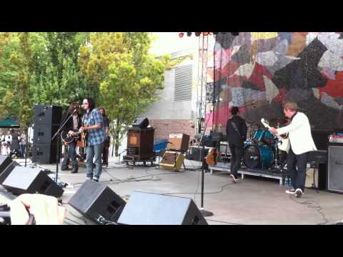 Star Anna w/ Mike McCready Bumbershoot 2010 (& The Laughing Dogs)