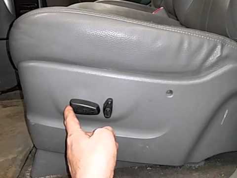 CB0109 - 2005 Chrysler Town & Country - Driver Side Front Seat