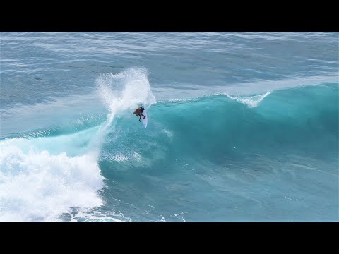 Kelly Slater Shredding Uncrowded Uluwatu - Bali, Indonesia