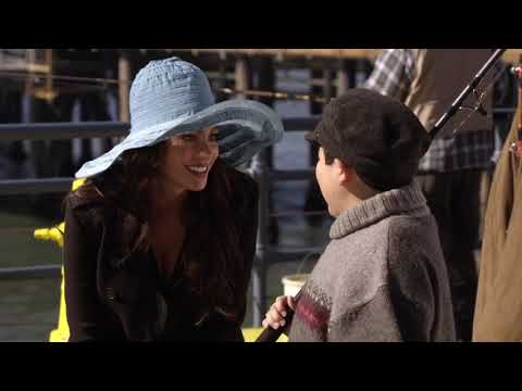 Modern Family 1x16 - Gloria takes Manny and Jay to ride a roller coaster