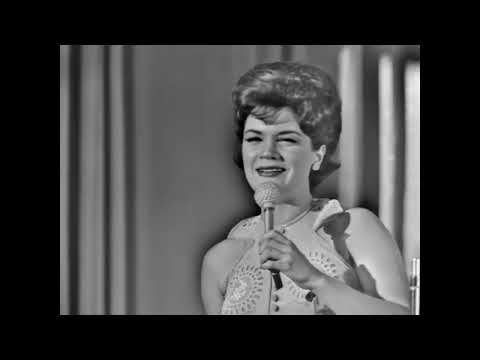 (1962) 4K UPSCALE, 60 FPS INCREDIBLE RESTORE Connie Francis - Bye Bye Love/Your Cheatin Heart Medley