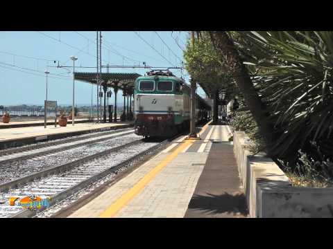 Treno E656  Intercity Siracusa-Roma Termini alla Stazione di Taormina