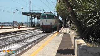 preview picture of video 'Treno E656  Intercity Siracusa-Roma Termini alla Stazione di Taormina'