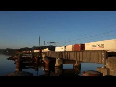 Early morning 6MB2 at Gosford waterfront - 25/10/14