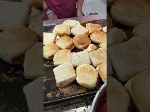 Vadodara Berühmtes Butter Masala Vada Pav ₹35