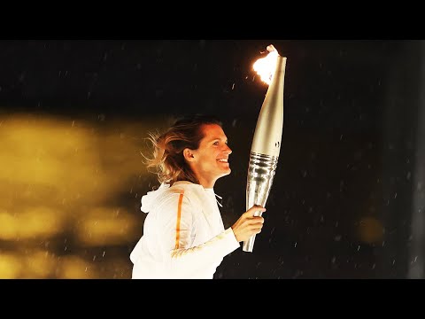 JO PARIS 2024 - Mauresmo, Douillet, Manaudou : 24 porteurs de la flamme olympique pour finir