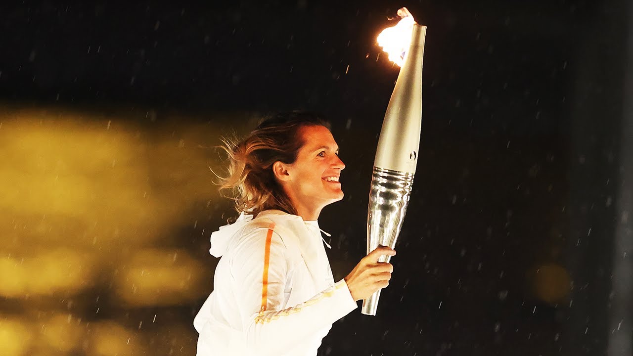 Miniature de la vidéo JO PARIS 2024 - Mauresmo, Douillet, Manaudou : 24 porteurs de la flamme olympique pour finir du film Cérémonie d'ouverture des Jeux Olympiques de Paris 2024