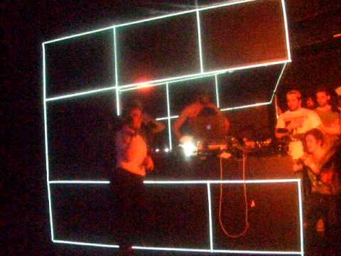 Skrillex @ Social Club, Paris ~ 10.03.2011 ~ Jackson 5 + Crookers