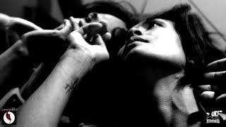 Icare Can Swim - She walks