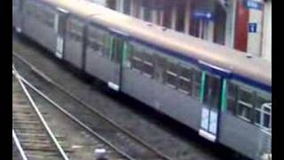 preview picture of video 'Gare de Lozanne - un dimanche en fin de journée - 2'