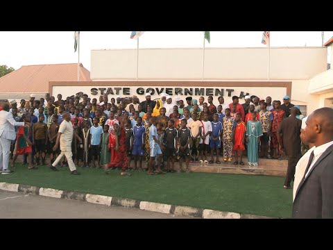 Video | Kidnapped Nigerian schoolchildren to reunite with parents | AFP