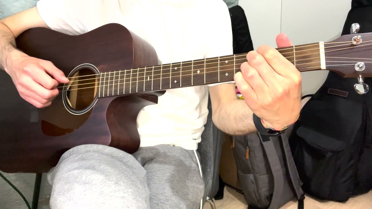 Roberto Barlocci playing an Amazing Grace chord-melody arrangement on solo acoustic guitar