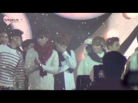 131229 Yoseob & Junhyung's hug at SBS Gayo Daejun_Ending