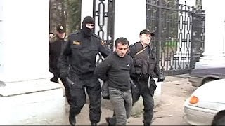 Arrestation filmée d'un Caucasien accusé du meurtre d'un jeune russe