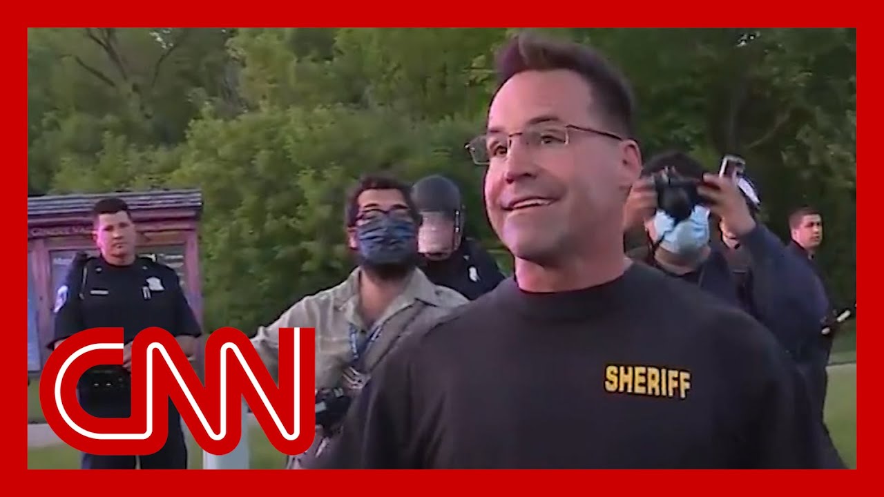 Sheriff takes off riot gear and joins peaceful protesters thumnail
