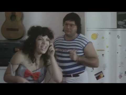 Occhio, malocchio, prezzemolo e finocchio (Commedia ITA 1983) Lino Banfi e il fidanzato di Mariella