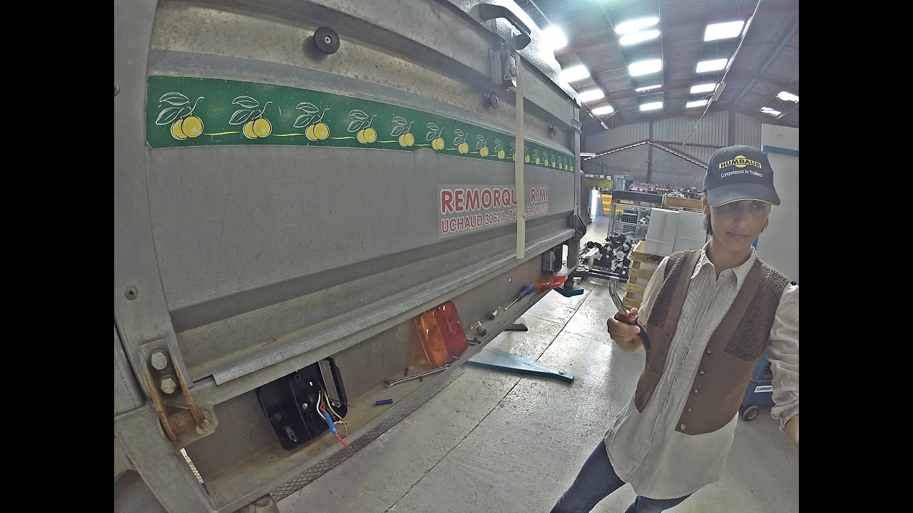 Je vous montre comment remplacer un feu de remorque