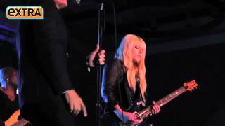 Steel Bars (written by Michael Bolton &amp; Bob Dylan) - Michael Bolton &amp; Orianthi live 2011
