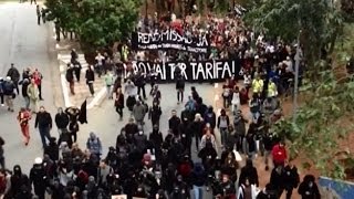 Manifestantes impedem depredação de banco e lojas em protesto em SP